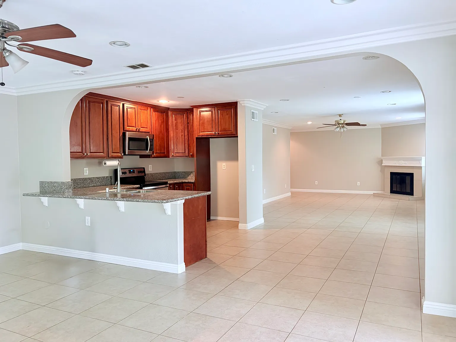 4 bed, 1698 sqft, $4,200 — Photo 2