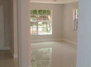 19811 NW 82nd Ct, Hialeah, FL 33015