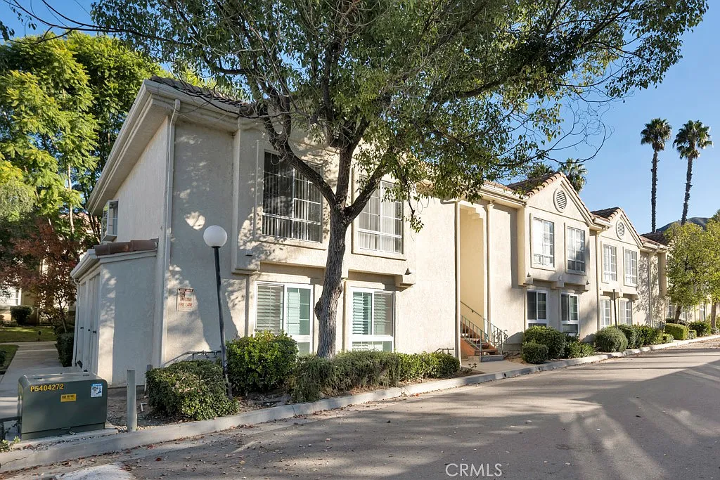 Building Photo - 4201 Las Virgenes Rd #206