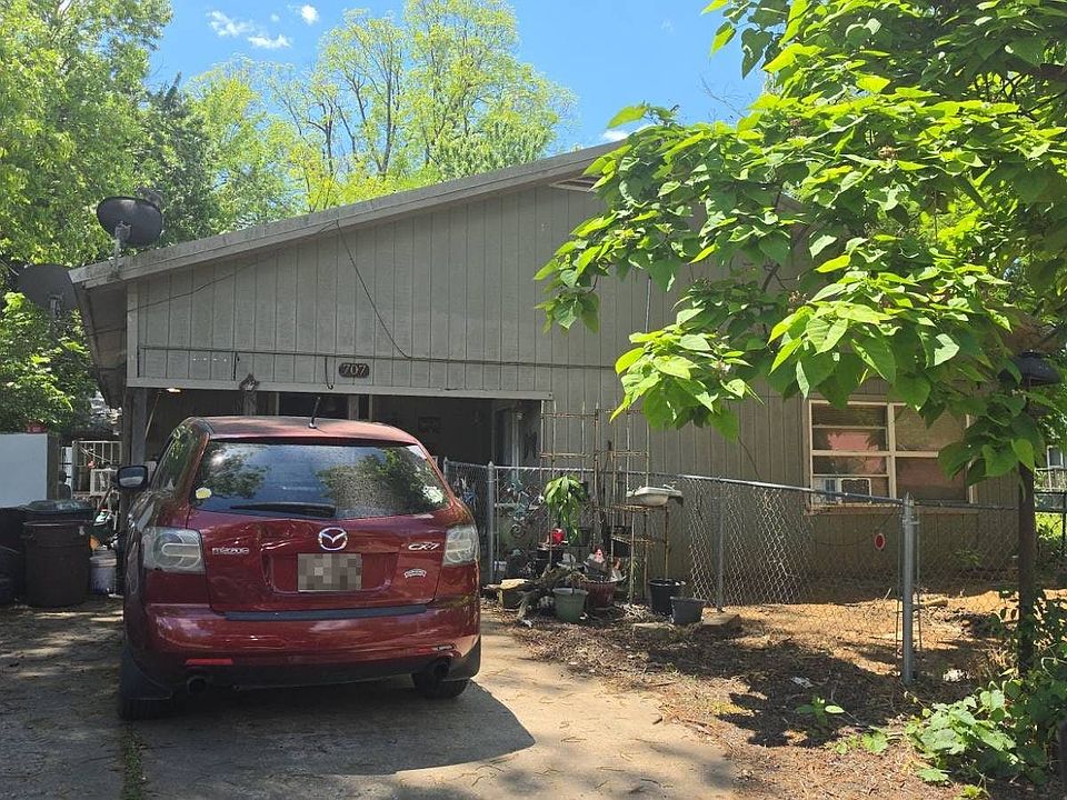 1st image of 707 Fairfax St