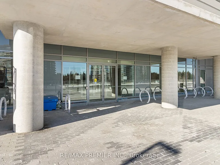 30 Upper Mall Way #909 — Photo 3