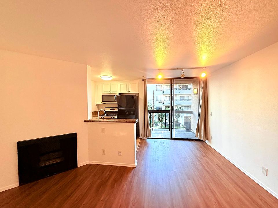 1st image of 7320 Hawthorn Ave APT 115