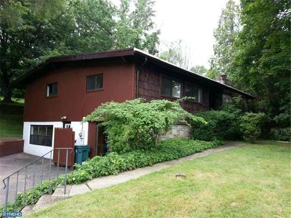 704 Cherrydale Dr, Lafayette Hill, PA 19444