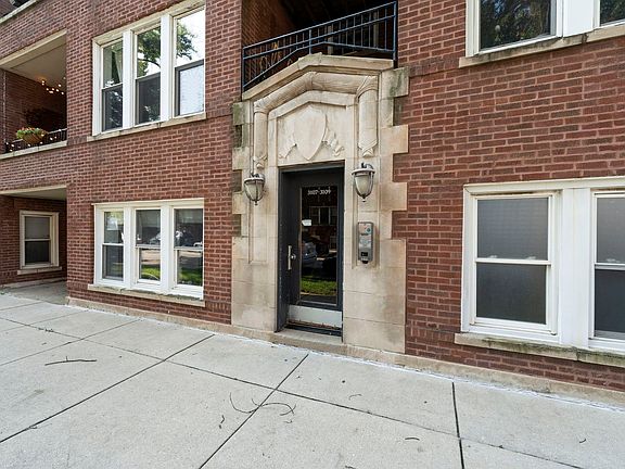 3rd image of 3107 W Belle Plaine Ave #1