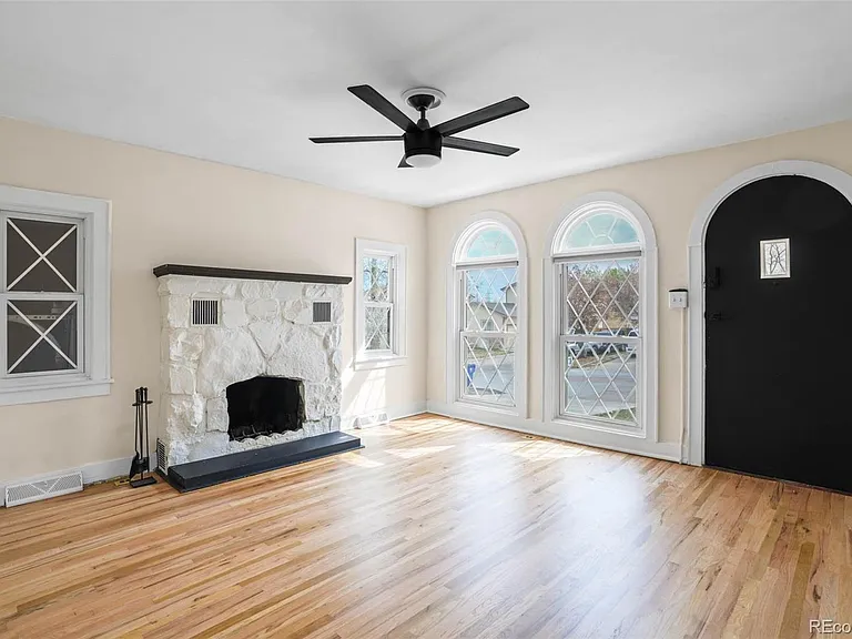 545 Ingalls St — Photo 2
