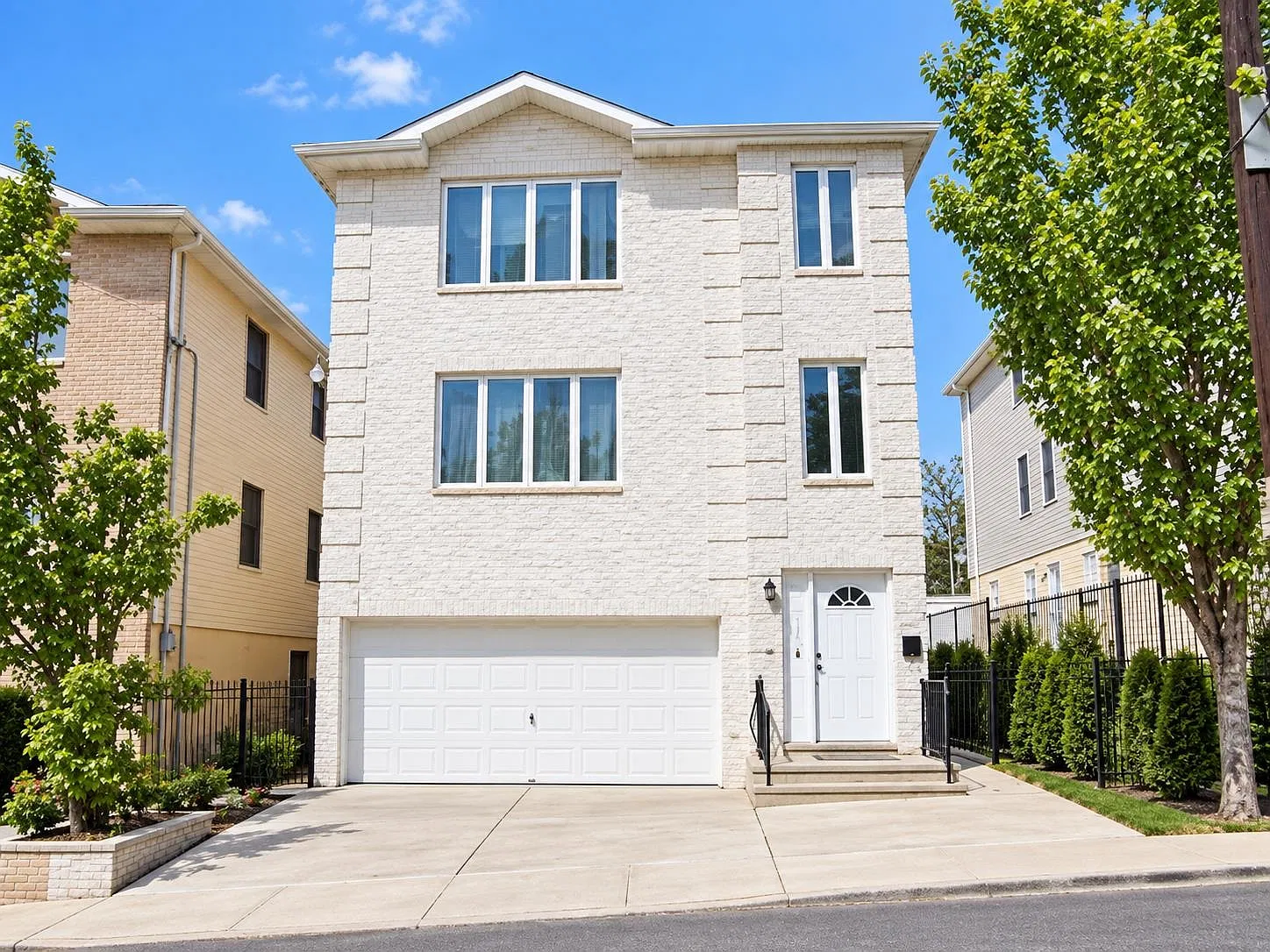 3 bed, 2.0 bath, 2145 sqft, $3,500 — Photo 1