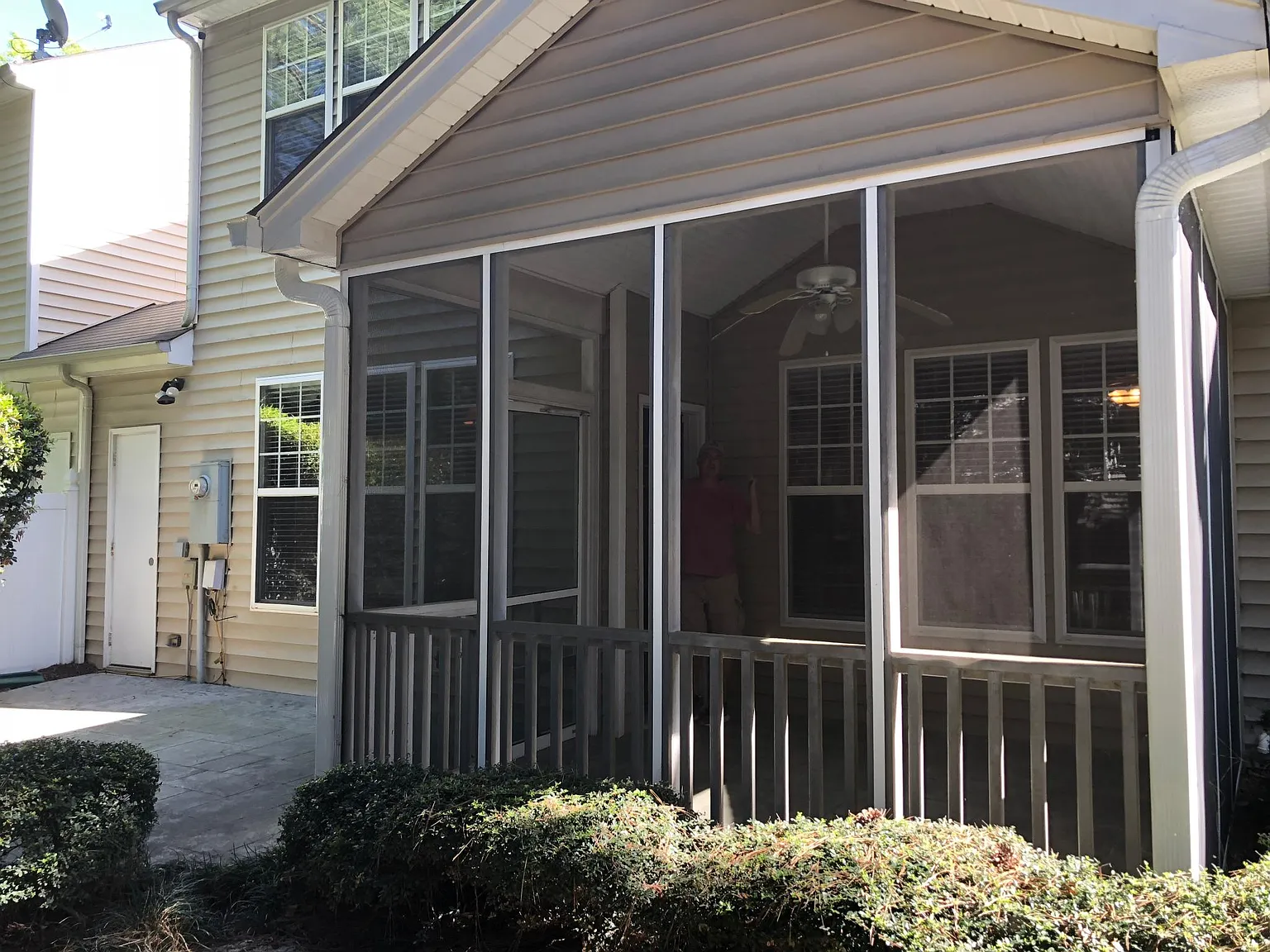 3 bed, 2.5 bath, 1950 sqft, $2,100 — Photo 2