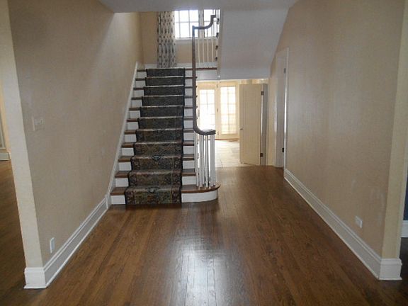 2nd image of 521 Lake Ave