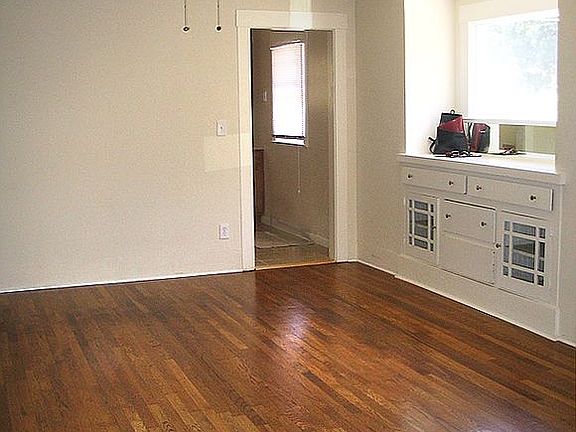 2nd image of 734 N Thorne Ave