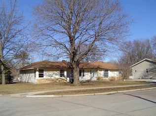 321 4th St NW, Orange City, IA 51041