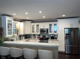 1511 N Bosworth Ave APT 1, Chicago, IL 60642