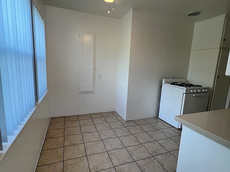 722 E Carson St #4 — Photo 7