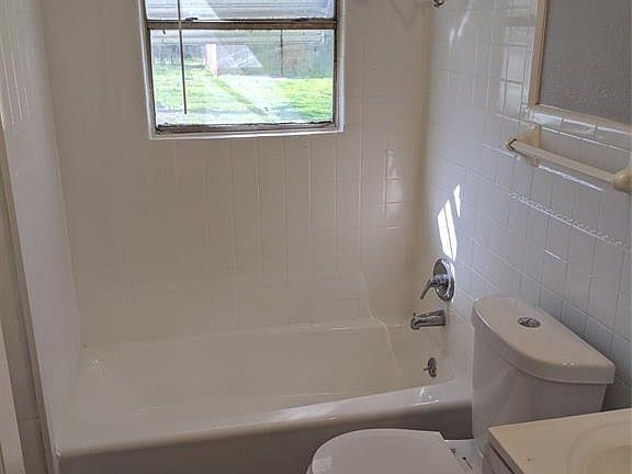 4th image of 3113 Bonnie Brae Ave