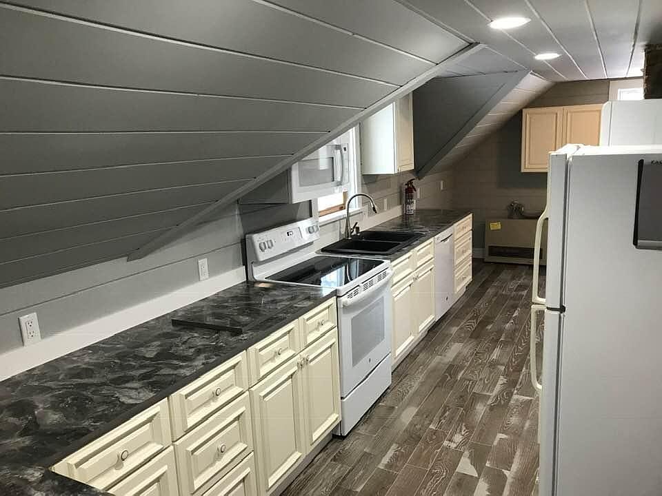 2nd image of 268 Lake St