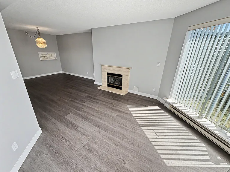 5733 Cambie St — Photo 39