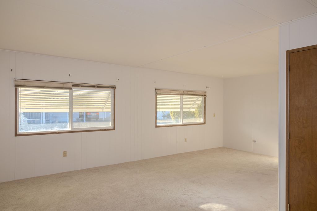 1001 Roguelea Ln, Grants Pass, OR - View 5