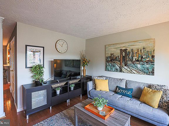 5th image of 25 Sylvanoak Way