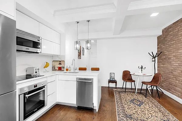 Rented by Cooper & Cooper Real Estate | media 2