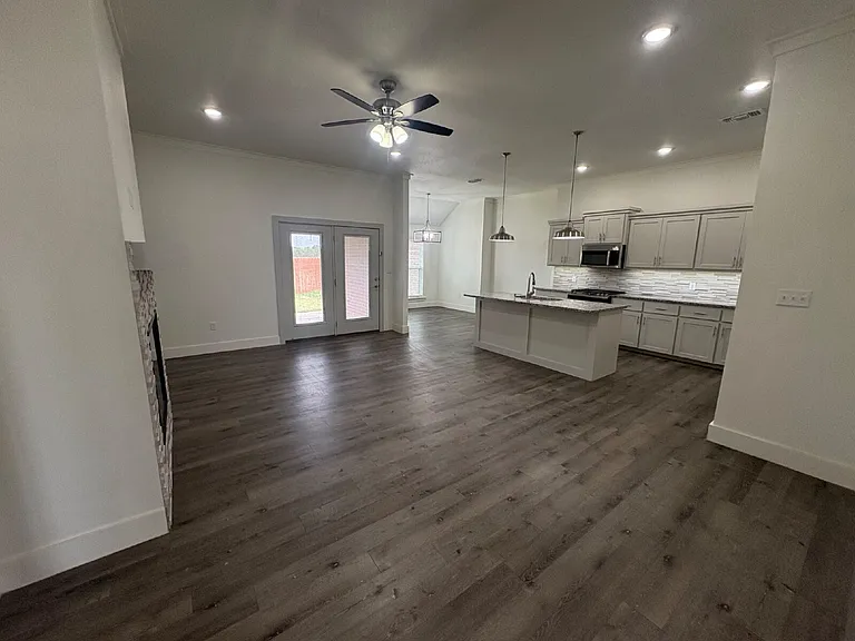 405 Ranger St — Photo 2