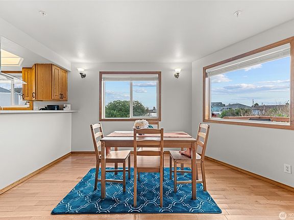 5th image of 967 Adak Ct SE