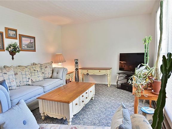 3rd image of 2839 Malibu Dr SW