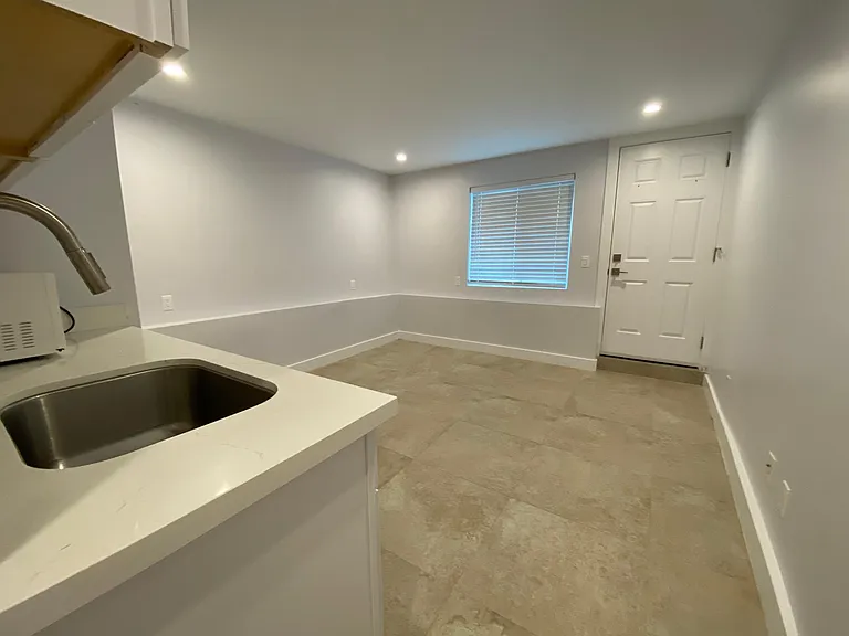 52 Avalon Dr #3 — Photo 2