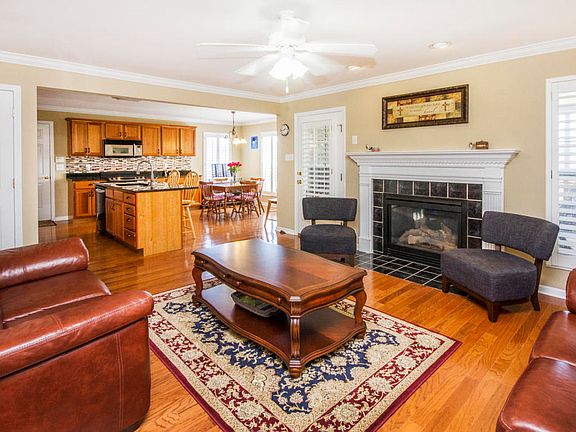 2nd image of 9520 Hickory Knoll Ln