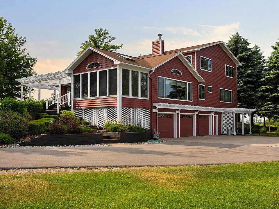 10343 E Hilltop Rd, Suttons Bay, MI 49682 | MLS #1929798 | Zillow