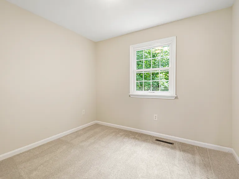 206 Ash Hollow Dr — Photo 15