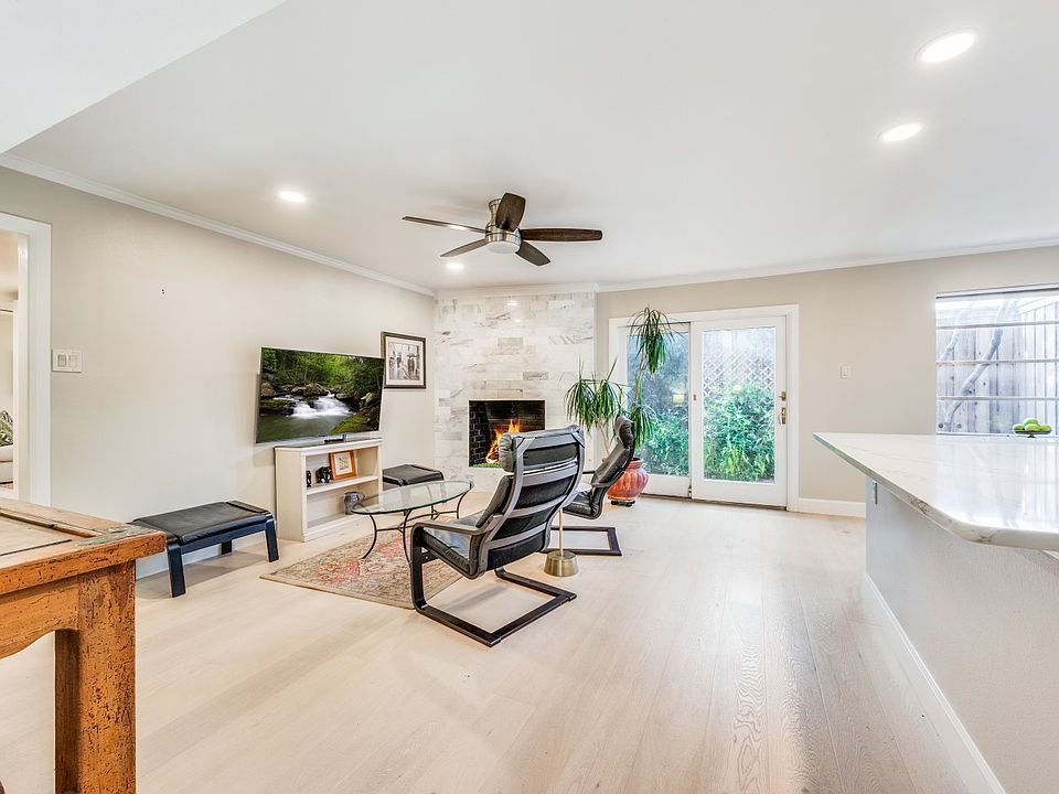 Open Kitchen & Den