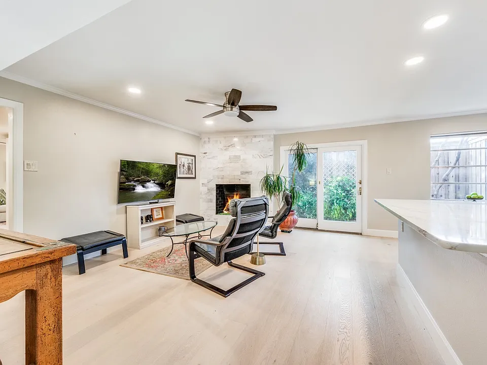 Open Kitchen & Den