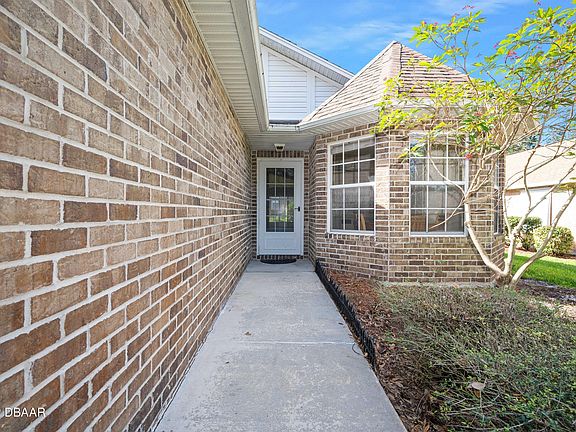 3rd image of 33 Reflections Village Dr