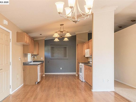 3rd image of 719 Boda Ln #100