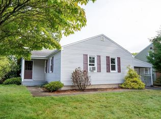 11 Crescent Hl, East Longmeadow, MA 01028