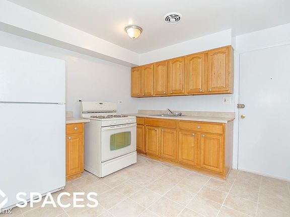 3rd image of 1654 W Pratt Blvd APT 3S