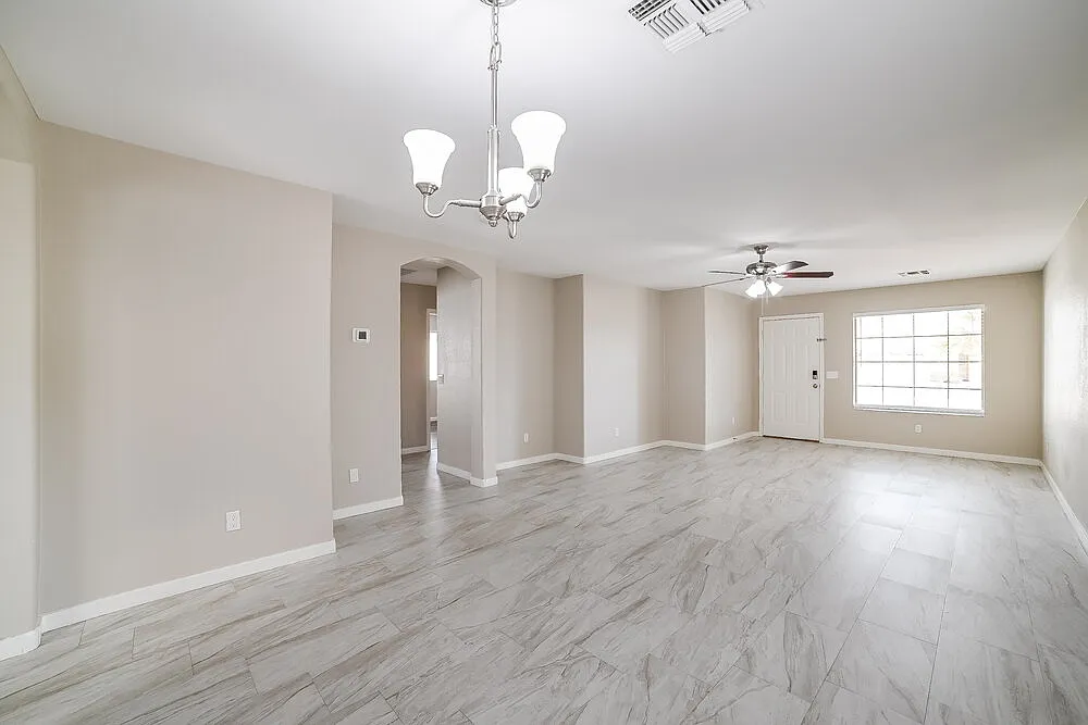 3 bed, 2.0 bath, 1340 sqft, $2,000 — Photo 4