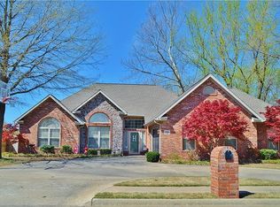 1206 N Wren Dr, Rogers, AR 72756