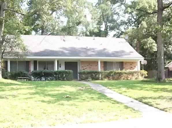 313 Hunters Creek Dr, Lufkin, TX 75901
