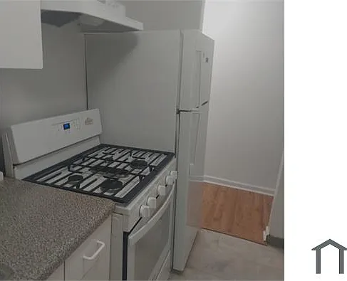 207 Bayview Ave — Photo 3