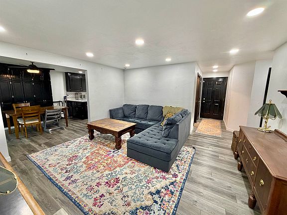 3rd image of 804 Longview Ave