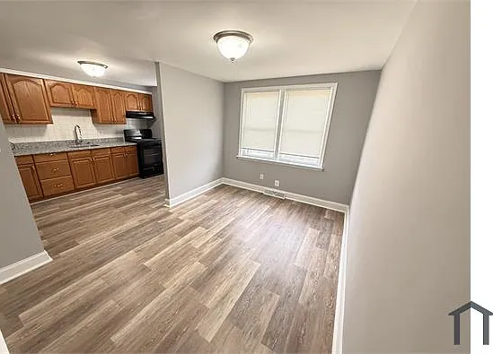 5476 Cedonia Ave — Photo 3