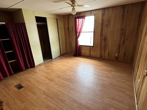 4th image of 2984 Creekview Dr
