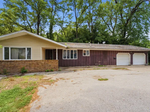 1108 W 8th St, Muscatine, IA 52761