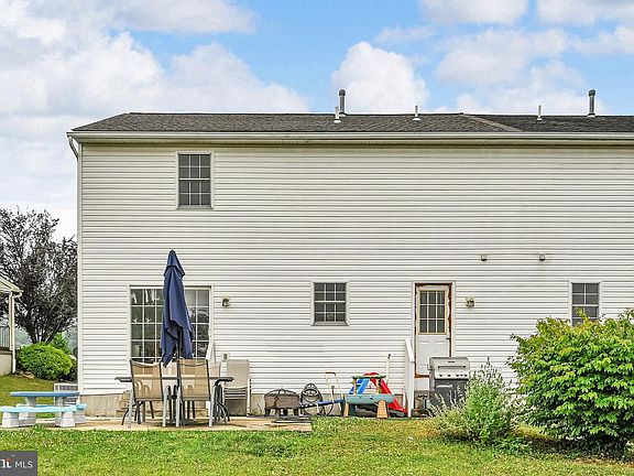 4th image of 387 Oneida Dr