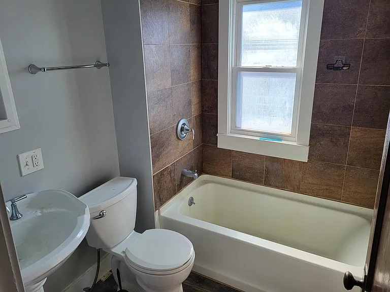 227 Heath St — Photo 6