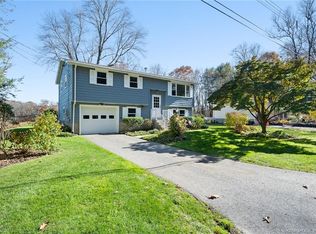 10 Lynn Dr, Preston, CT 06365