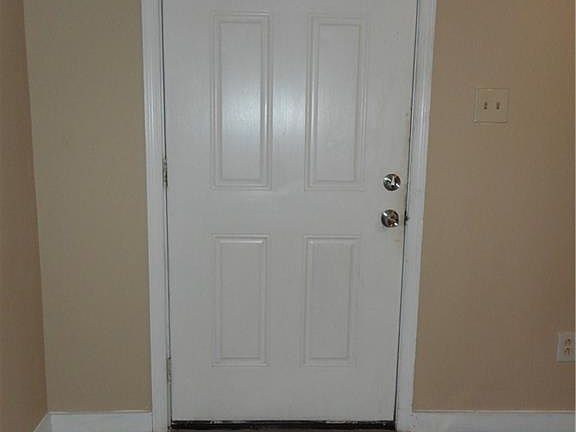 3rd image of 717 Norwood Cir