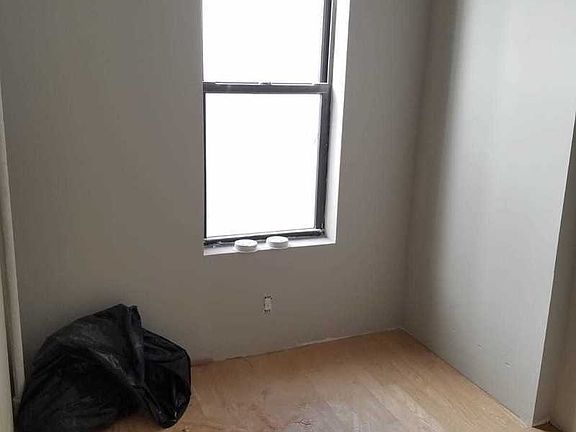 4th image of 307 12th St APT 6