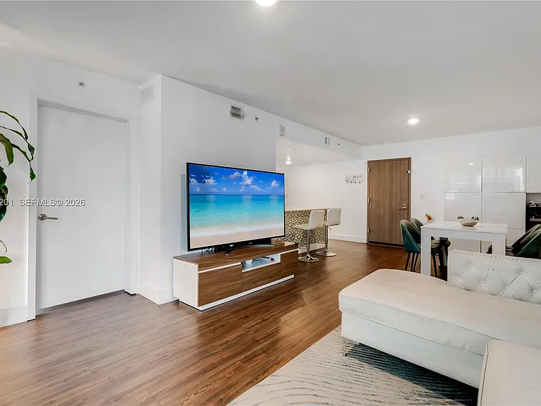 9261 E Bay Harbor Dr #607 — Photo 12