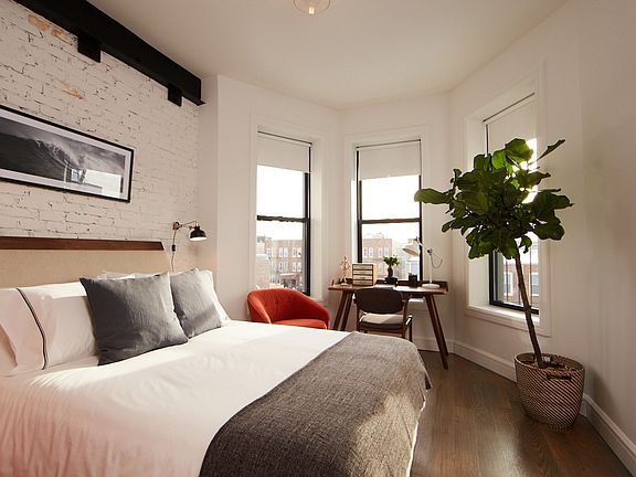 2nd image of 308 Eldert St #3G